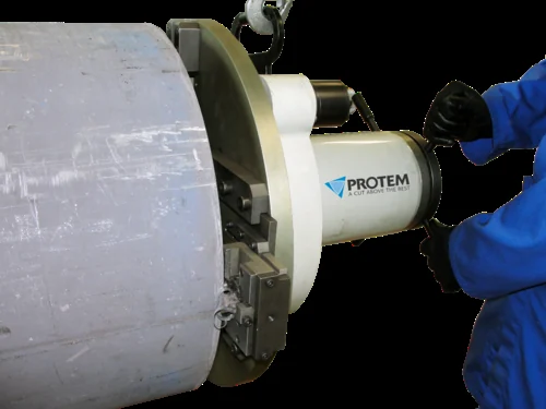 Machine d’usinage portable Protem en intervention sur une conduite de grand diamètre